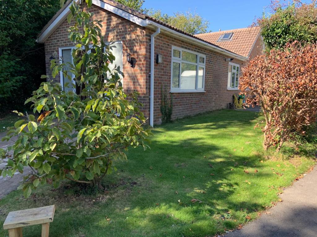 Cheerful 2 Bedroom Fully Furnished Holiday home *