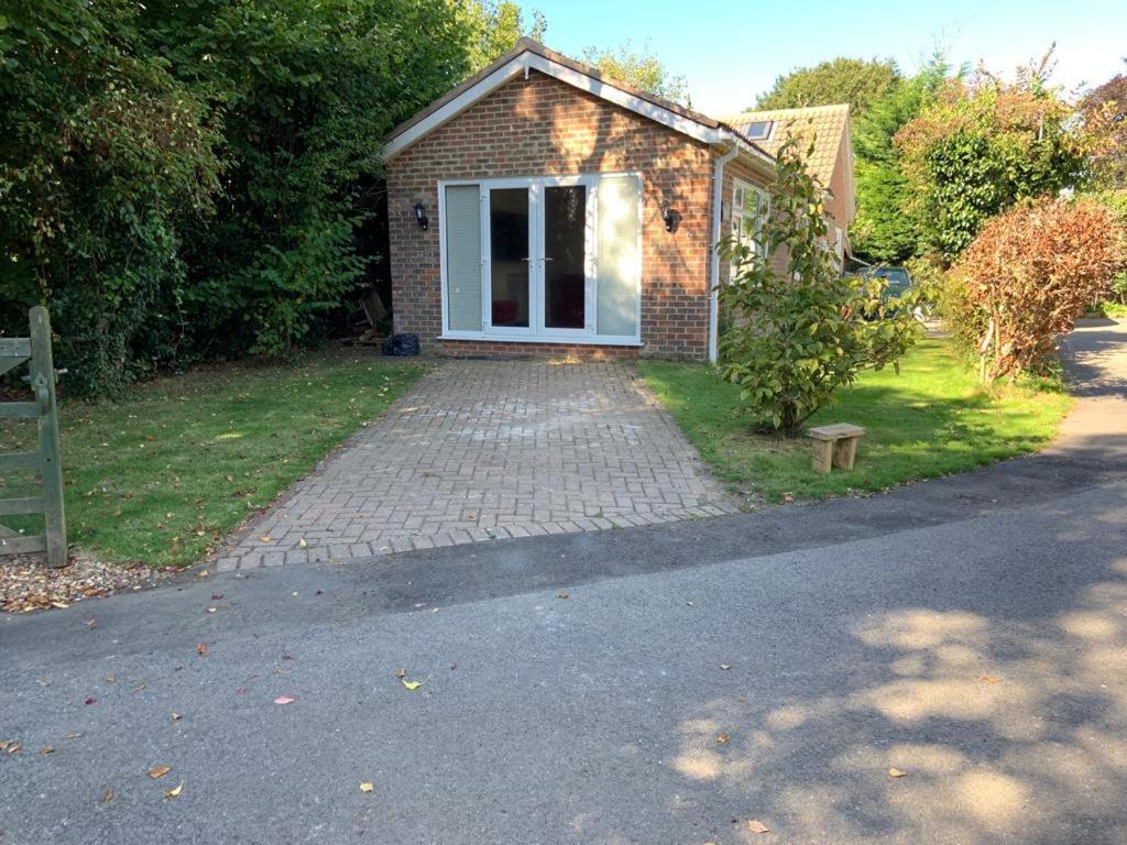 Cheerful 2 Bedroom Fully Furnished Holiday home