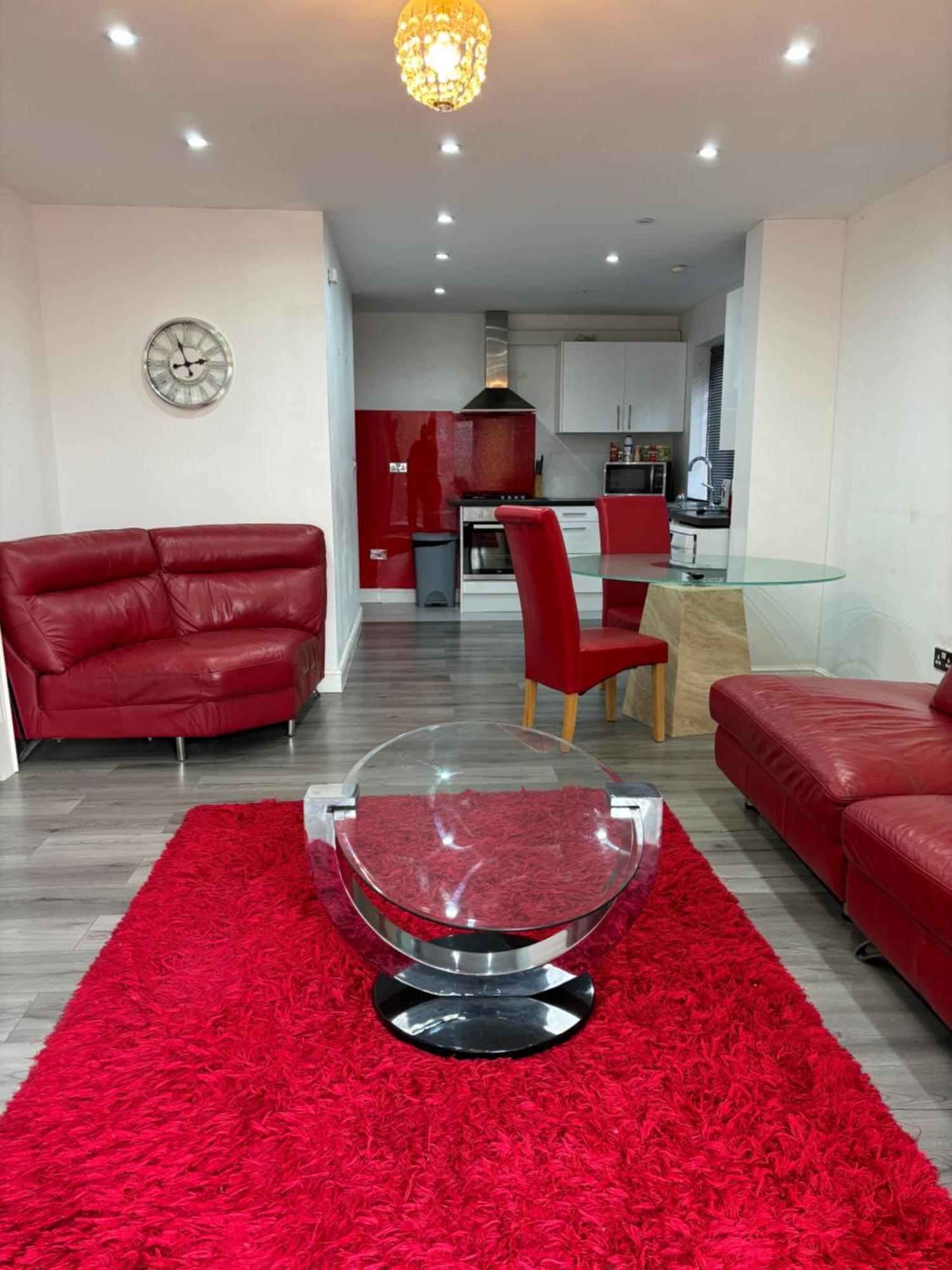 Cheerful 2 Bedroom Fully Furnished Holiday home