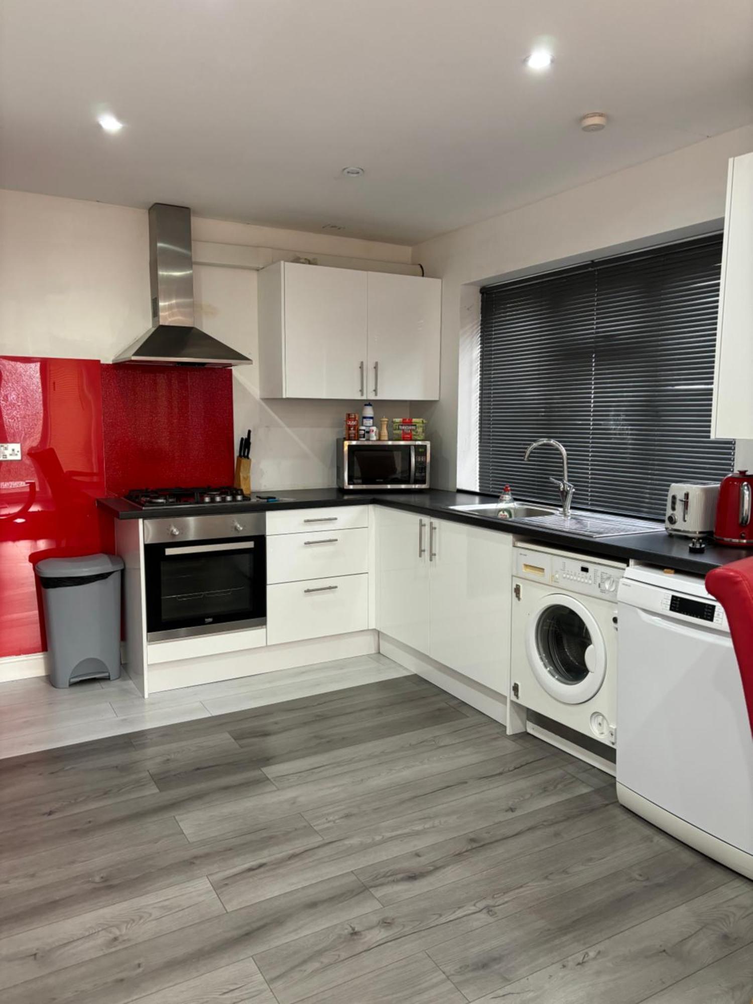 Cheerful 2 Bedroom Fully Furnished Holiday home *