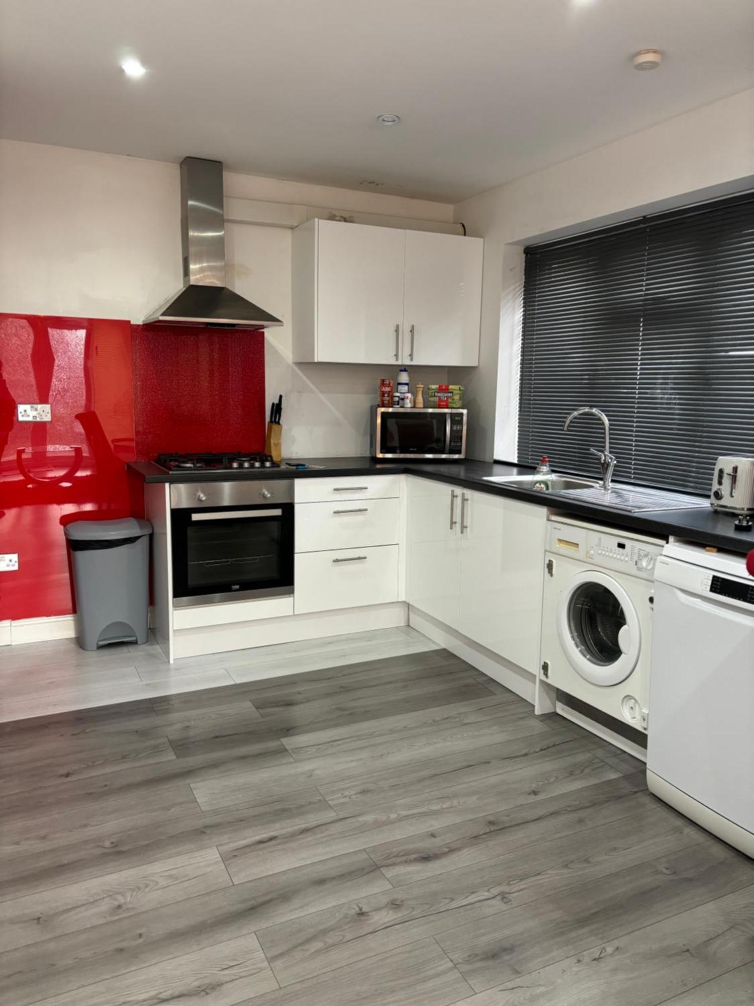 Cheerful 2 Bedroom Fully Furnished Holiday home Bradenham (Buckinghamshire)