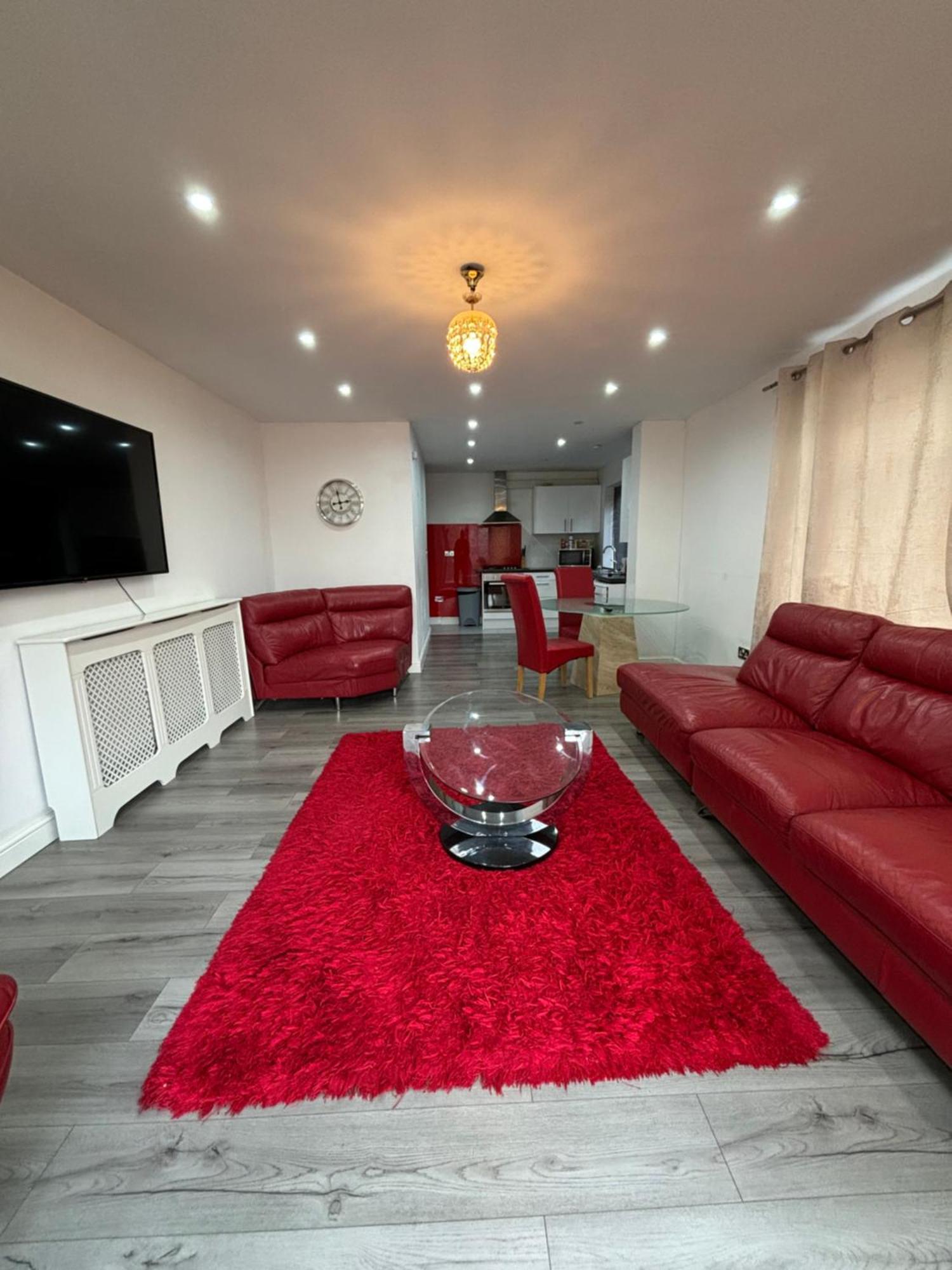 Holiday home Cheerful 2 Bedroom Fully Furnished *