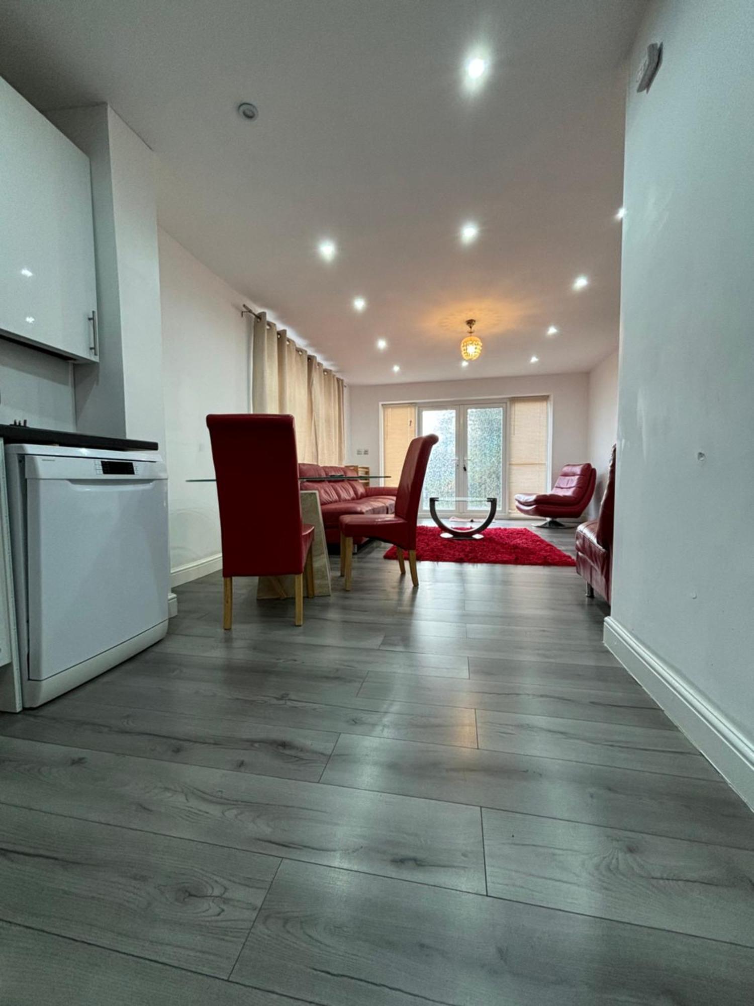 Cheerful 2 Bedroom Fully Furnished Bradenham (Buckinghamshire)