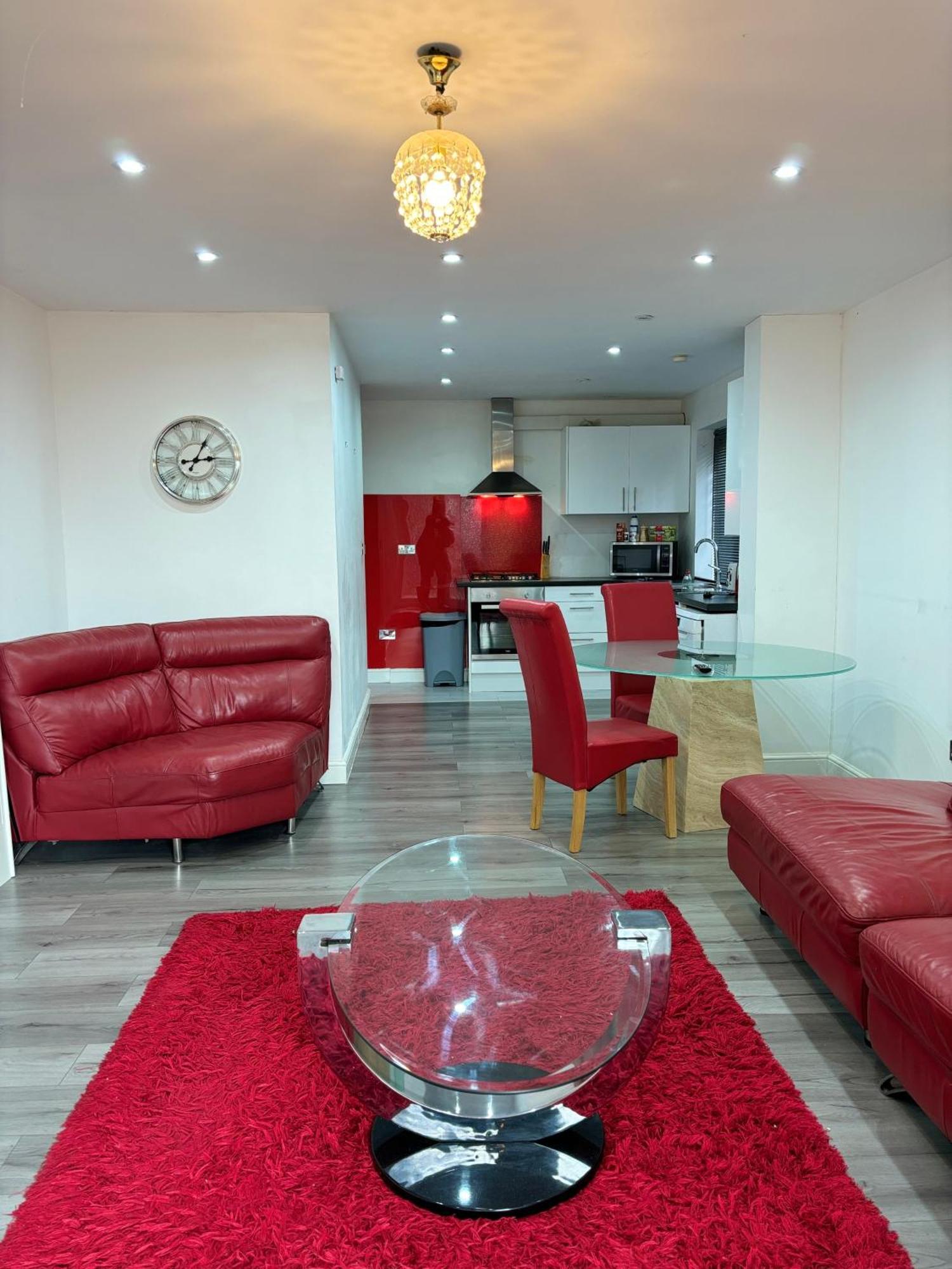 Holiday home Cheerful 2 Bedroom Fully Furnished *