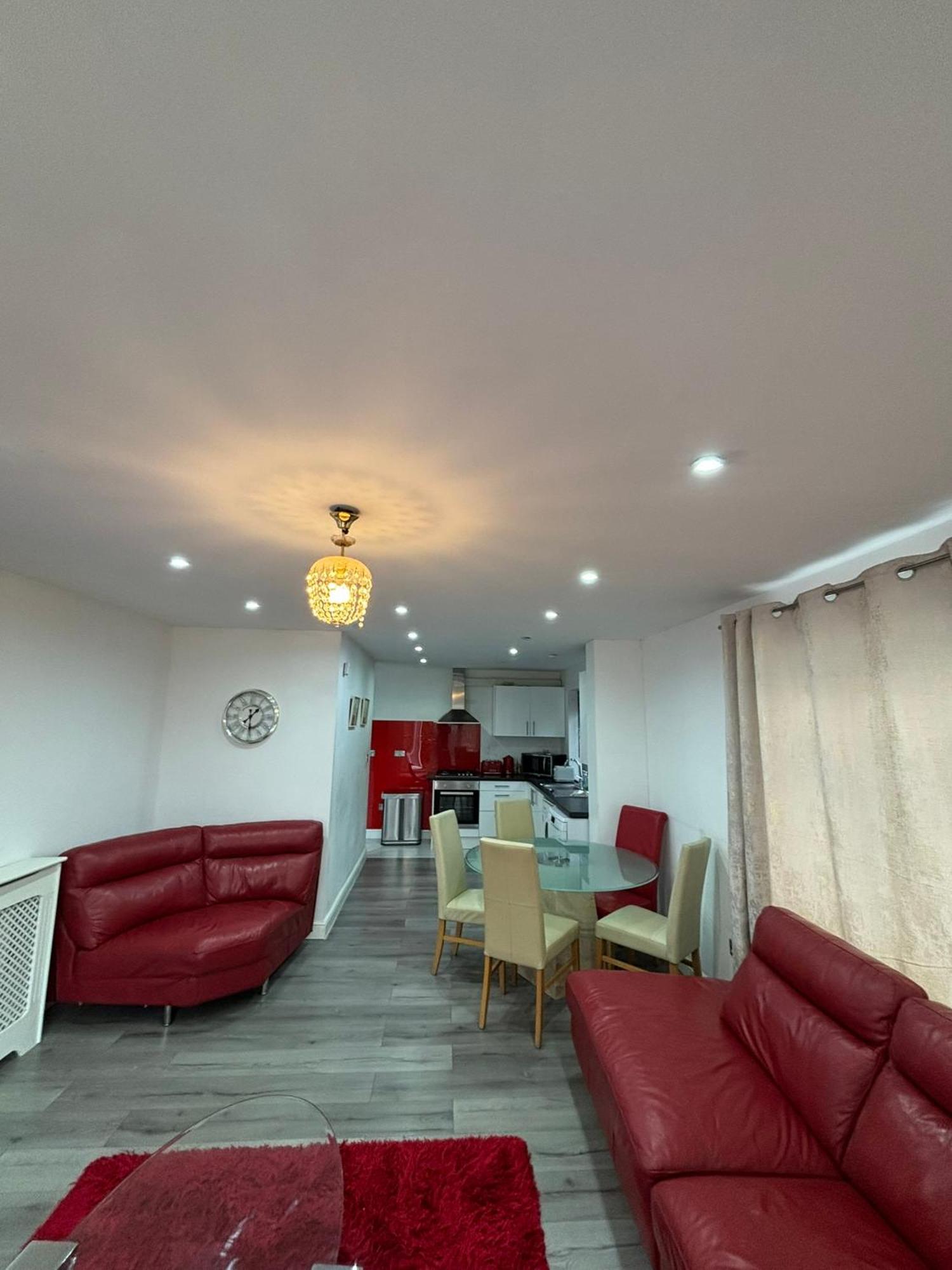 Holiday home Cheerful 2 Bedroom Fully Furnished *