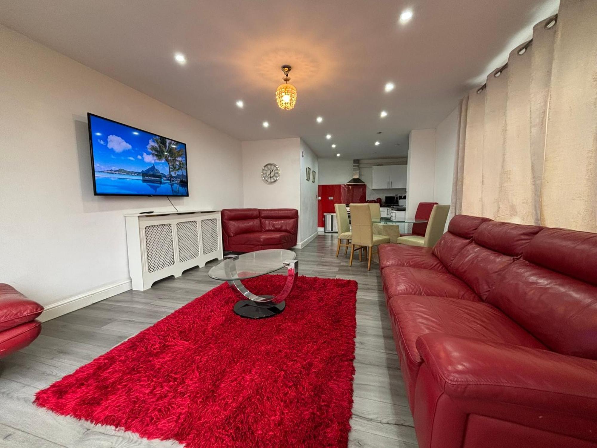 Cheerful 2 Bedroom Fully Furnished *